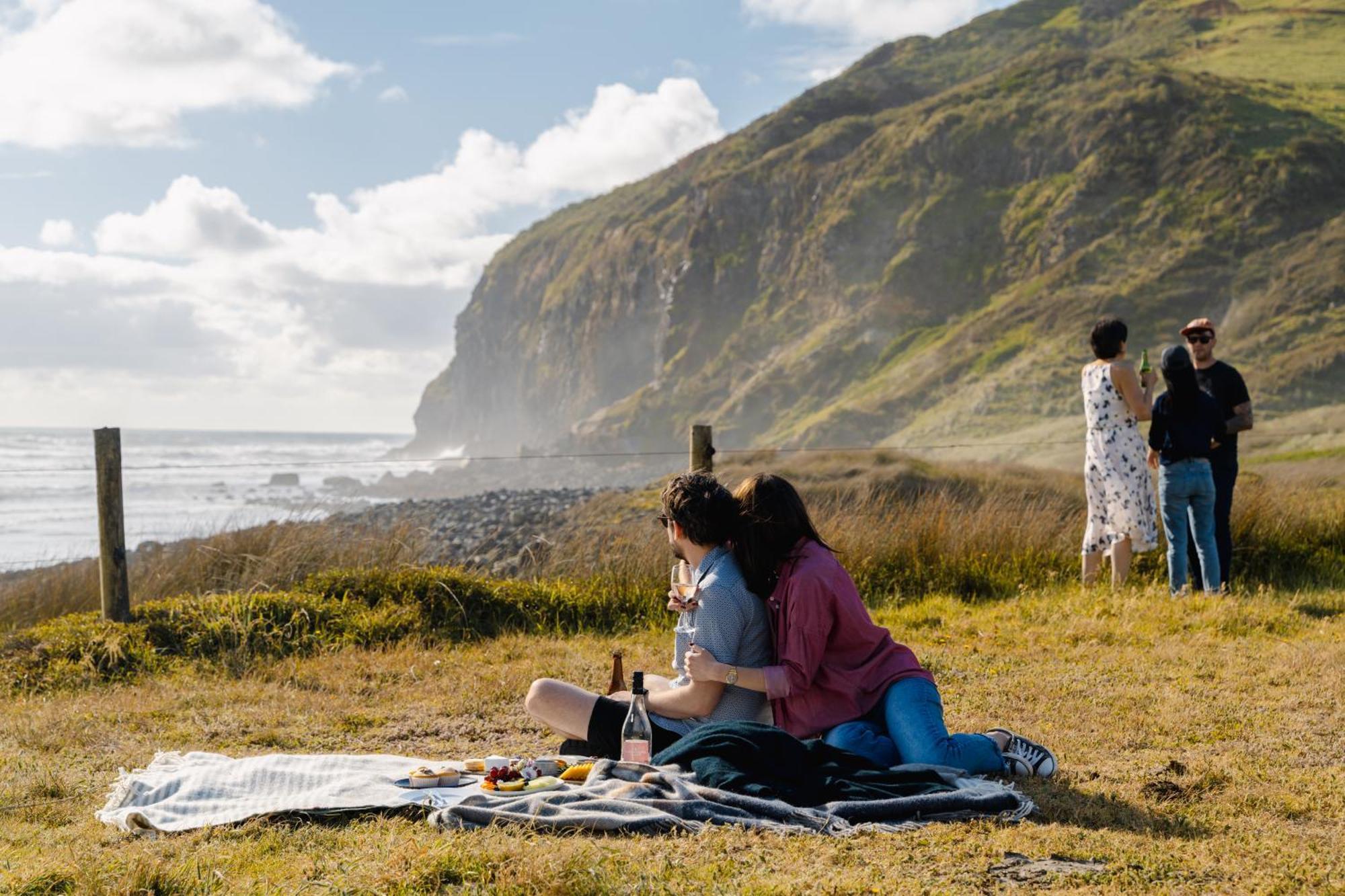 Te Karaka Lodge Port Waikato Luaran gambar